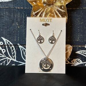 Mixit Silver Filigree 18” Necklace and Earrings Set